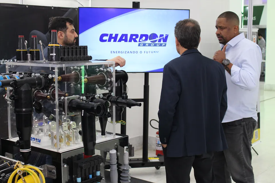 Visitantes no estande da Chardon