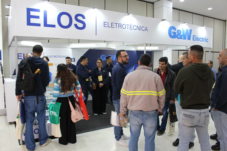 Visitantes no estande da ELOS e da G&W Electric
