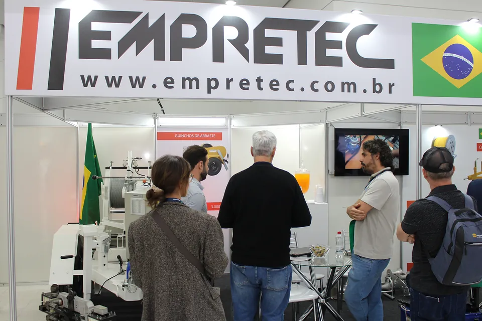 Visitantes no estande da Empretec