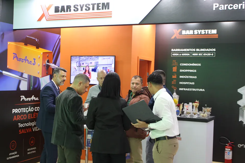 Visitantes no estande da X Bar System