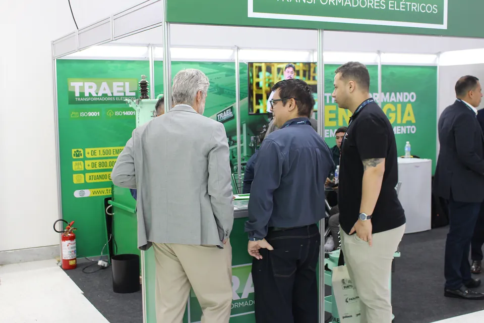 Visitantes no estande da Trael