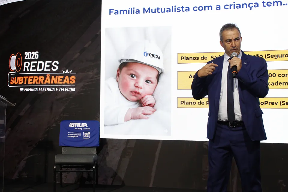 Palestrante no palco do Fórum Técnico