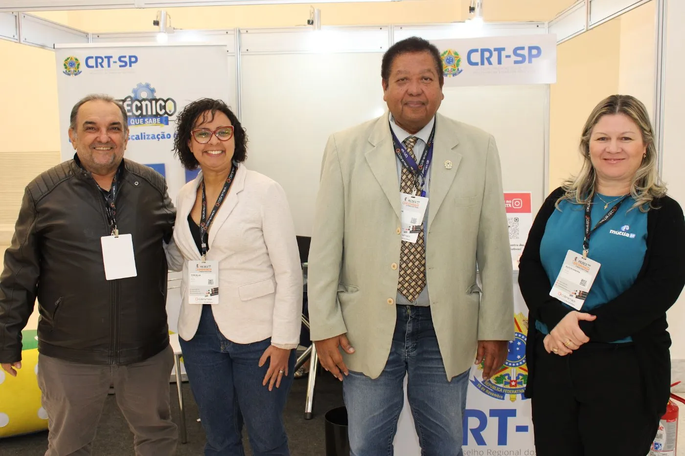 Estande do CRT-SP cheio de visitantes